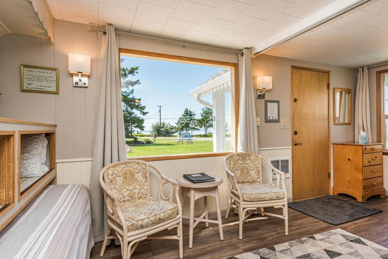 סקווים Juan De Fuca Waterfront Hotel & Cottages מראה חיצוני תמונה
