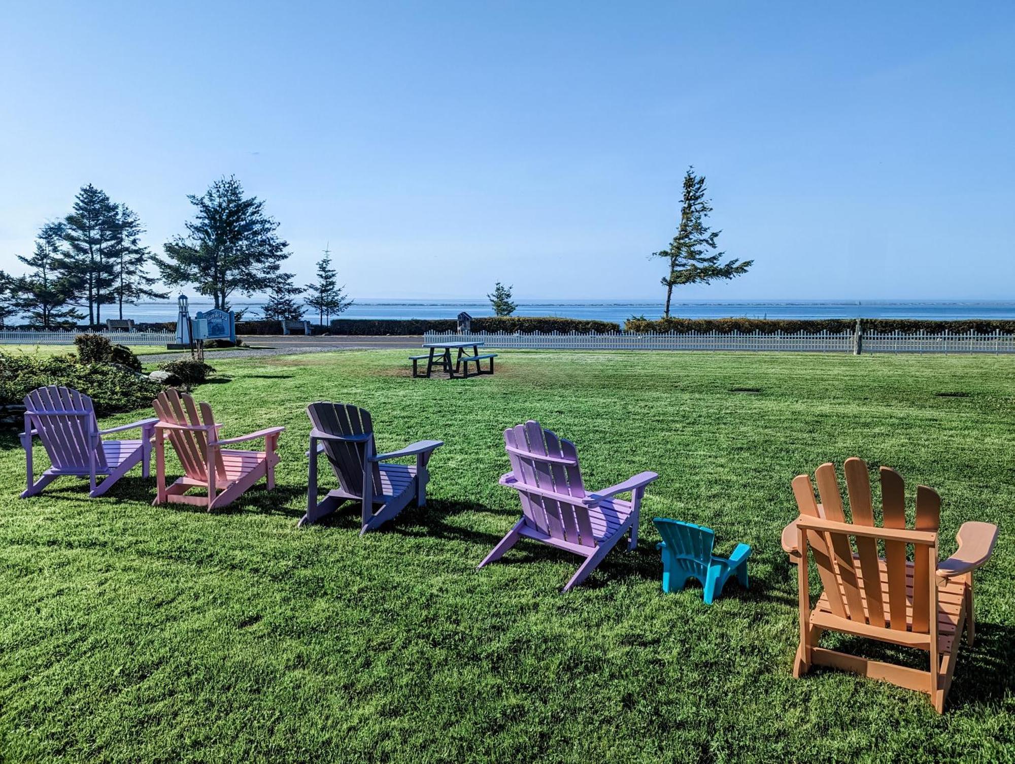 סקווים Juan De Fuca Waterfront Hotel & Cottages מראה חיצוני תמונה