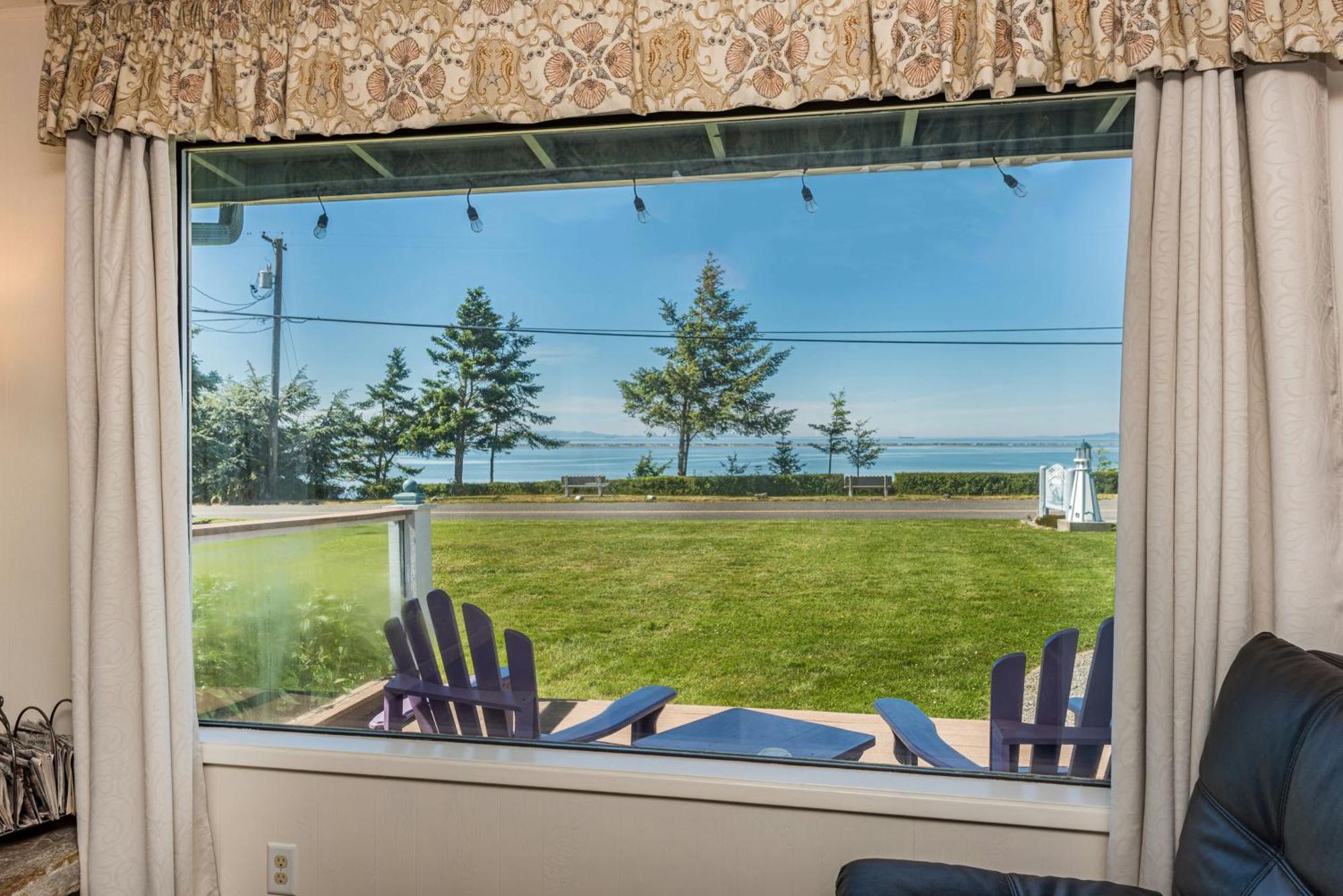 סקווים Juan De Fuca Waterfront Hotel & Cottages מראה חיצוני תמונה