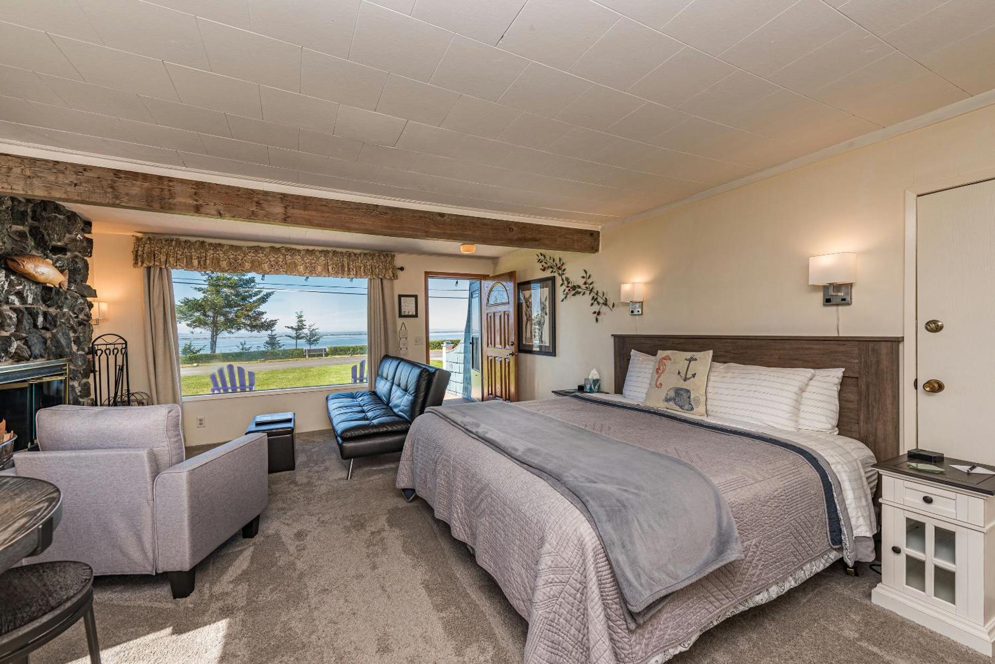 סקווים Juan De Fuca Waterfront Hotel & Cottages מראה חיצוני תמונה