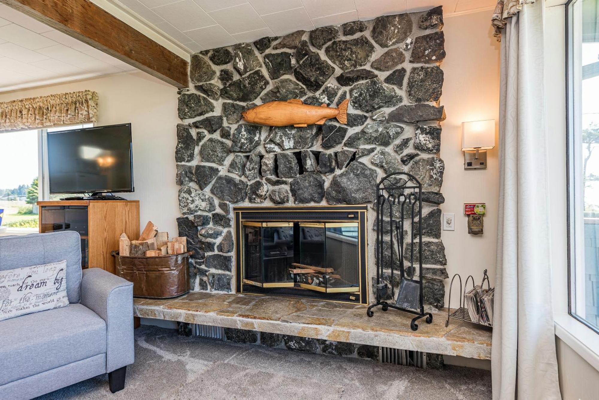 סקווים Juan De Fuca Waterfront Hotel & Cottages מראה חיצוני תמונה