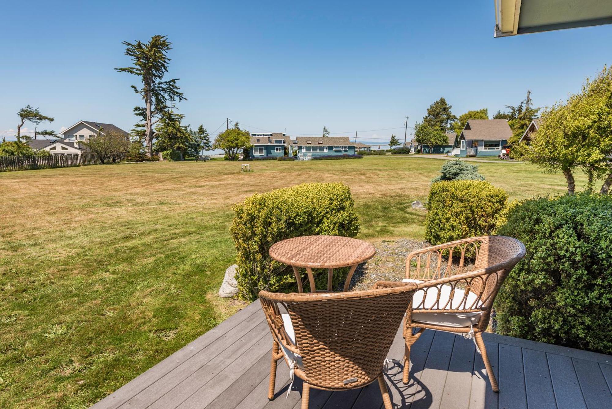 סקווים Juan De Fuca Waterfront Hotel & Cottages מראה חיצוני תמונה