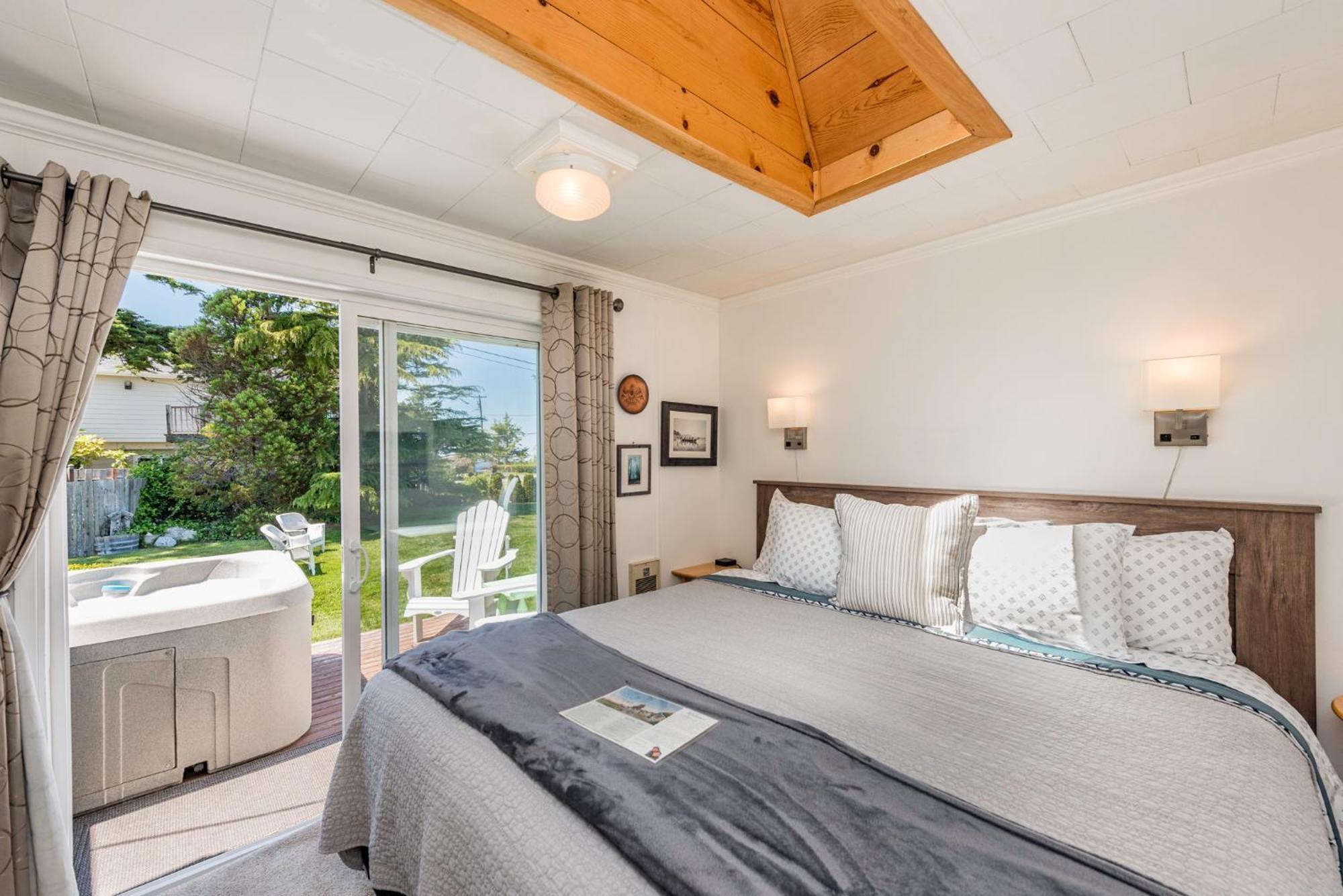 סקווים Juan De Fuca Waterfront Hotel & Cottages מראה חיצוני תמונה