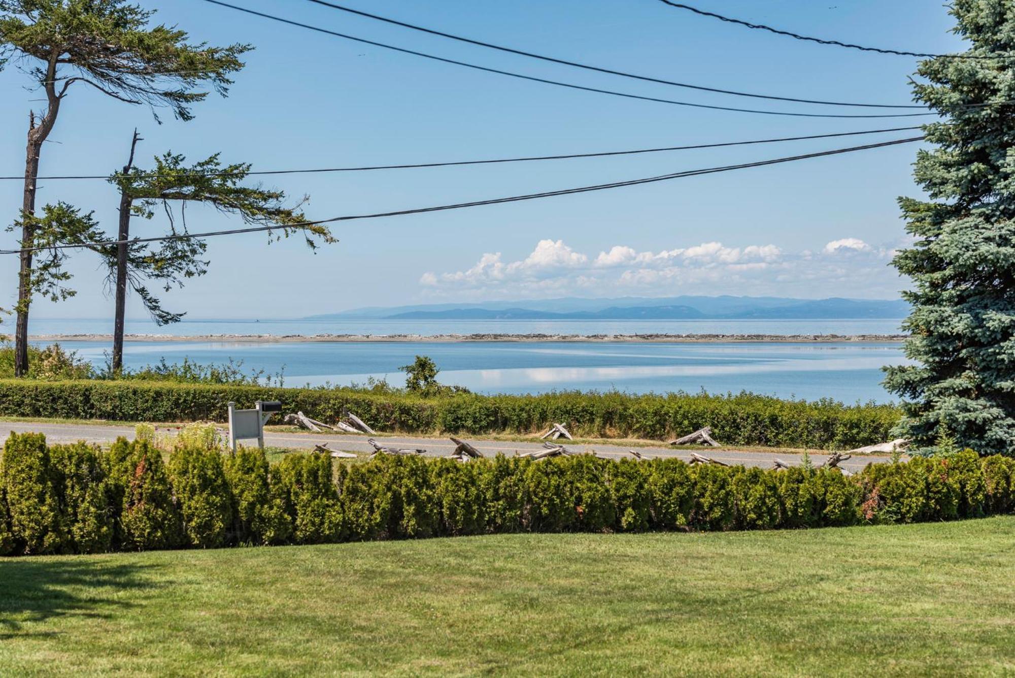 סקווים Juan De Fuca Waterfront Hotel & Cottages מראה חיצוני תמונה