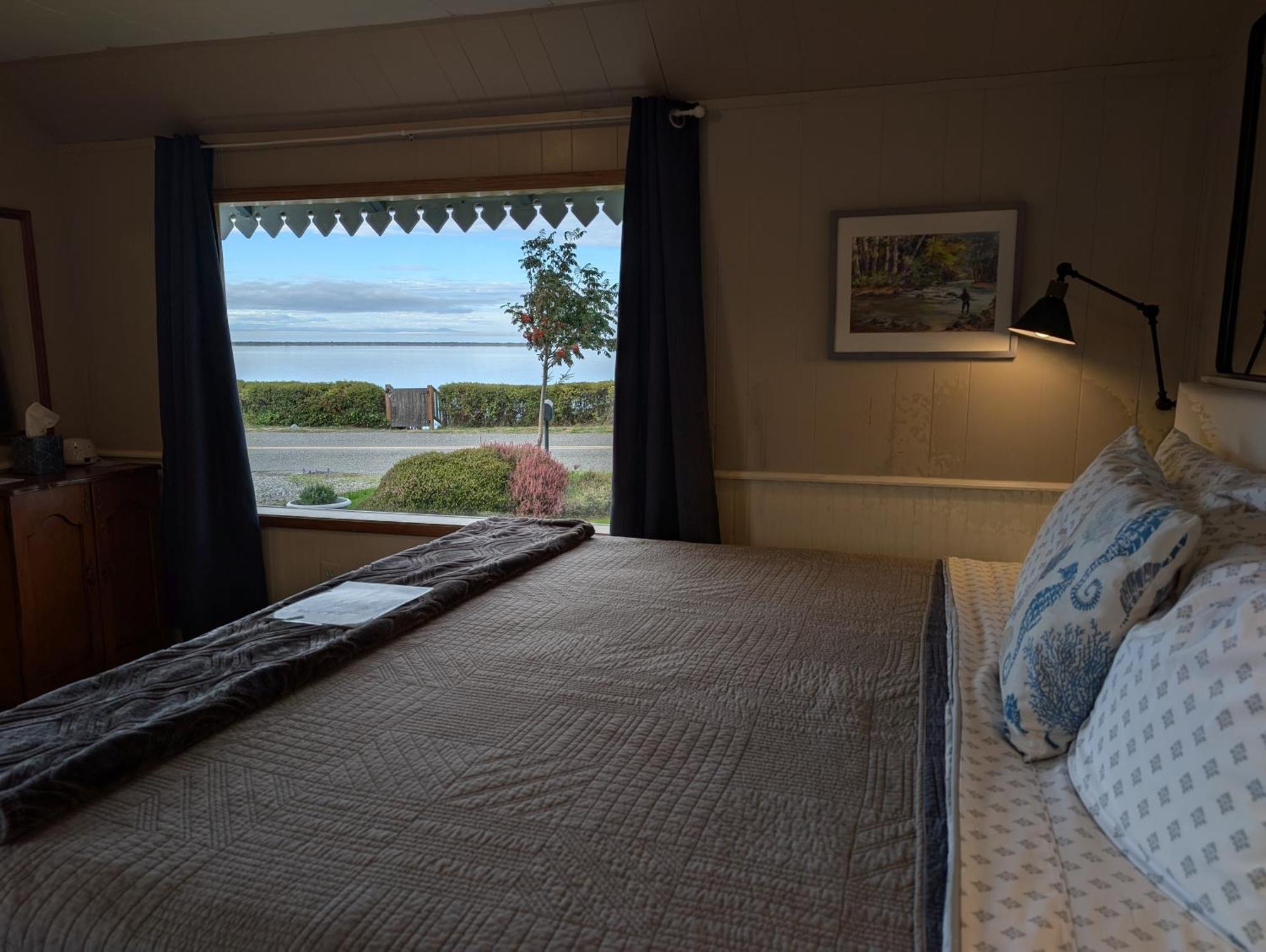סקווים Juan De Fuca Waterfront Hotel & Cottages מראה חיצוני תמונה